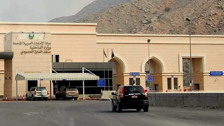 Pas&oacute; fronterizo con Om&aacute;n situado en el norte de Emiratos &Aacute;rabes Unidos. (EL CORREO)