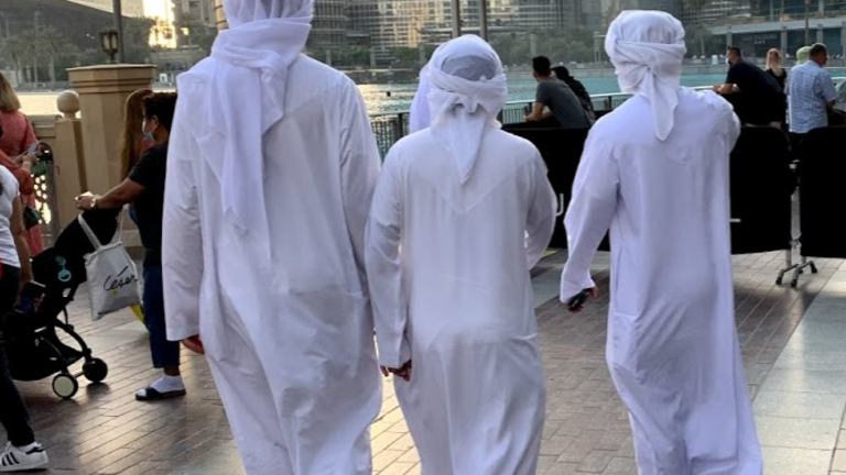 A modo ilustrativo, ciudadanos emirat&iacute;es en Dubai. (EL CORREO)