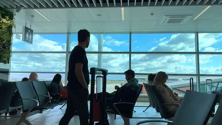 A modo ilustrativo, una sala de espera de embarque en un aeropuerto europeo. (EL CORREO)