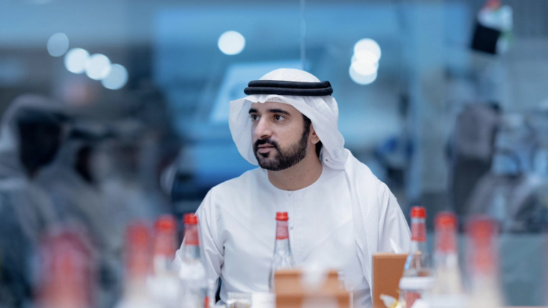 El jeque Hamdan durante un acto en Dubai. (X)