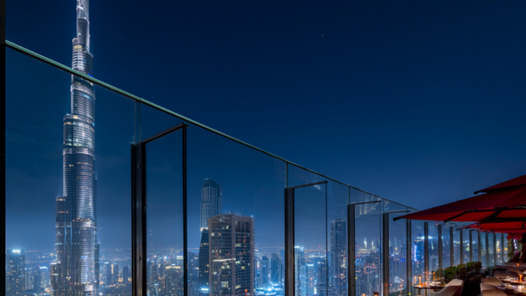 Una vista del centro de Dubai de noche. (VisitDubai)