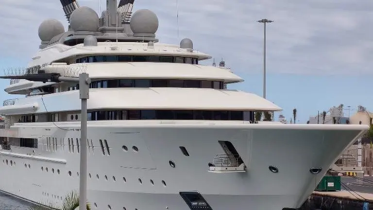 El yate Ópera en el puerto canario. (Fuente externa)