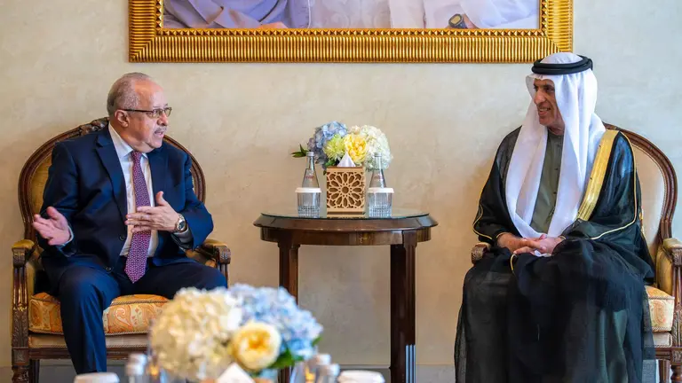 El ministro de Guatemala junto al gobernante de Ras Al Khaimah. (WAM)