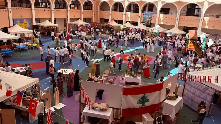 Perspectiiva de la fiesta en el colegio espa&ntilde;ol de  Abu Dhabi. (Cedida)