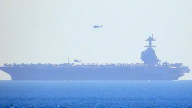 Portaaviones USS Gerald R. Ford a su paso por Gibraltar. (X)