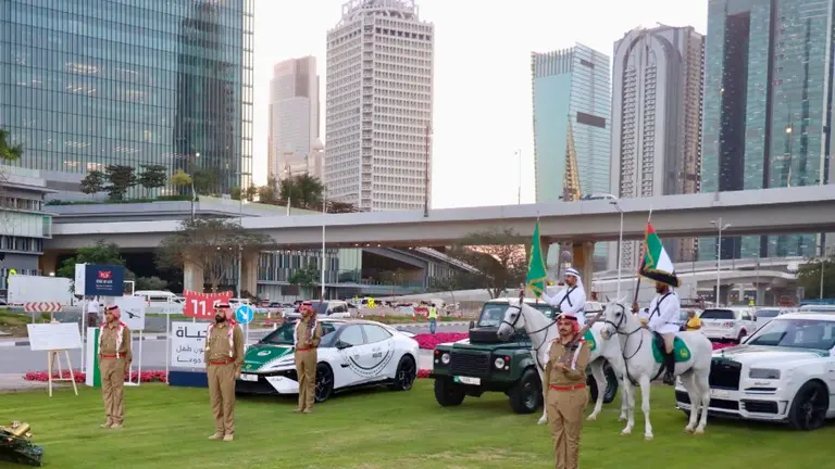 Despliegue de la Polic&iacute;a de Dubai. (X)