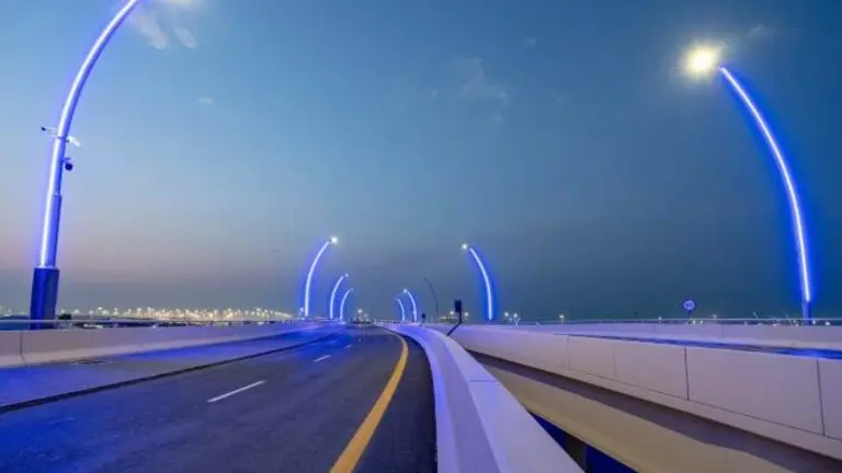 Uno de los puentes en Abu Dhabi. (DMT)