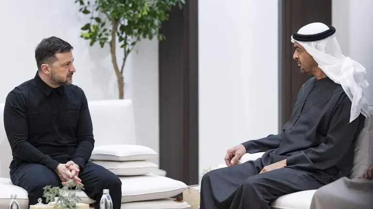 Los presidentes de EAU y Ucrania este s&aacute;bado en Abu Dhabi. (WAM)