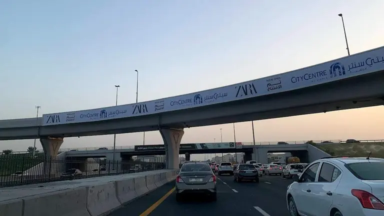 La autopista E311 a su paso por Sharjah. (EL CORREO)