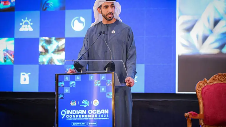 El jeque Shakhboot bin Nahyan Al Nahyan durante su participaci&oacute;n en la Conferencia de Mauricio. (WAM)