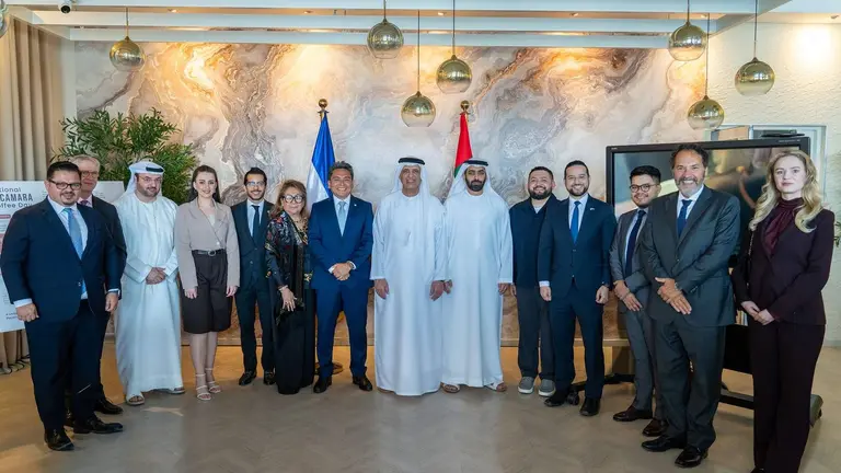 Participantes en el evento de El Salvador en RAK. (WAM)