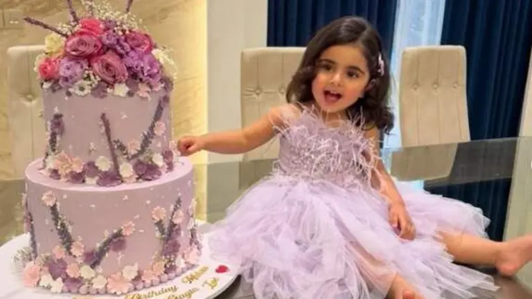 La jequesa Mahra junto a su tarta de cumplea&ntilde;os. (Instagram)