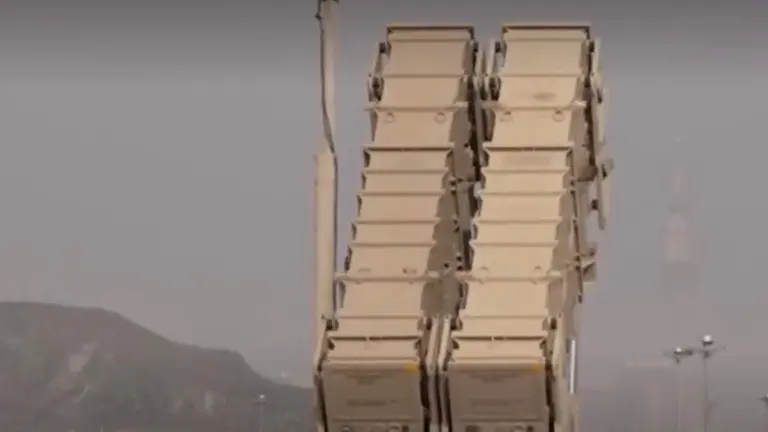 Captura de pantalla del v&iacute;deo difundido sobre la defensa a&eacute;rea saud&iacute;. (Instagram)