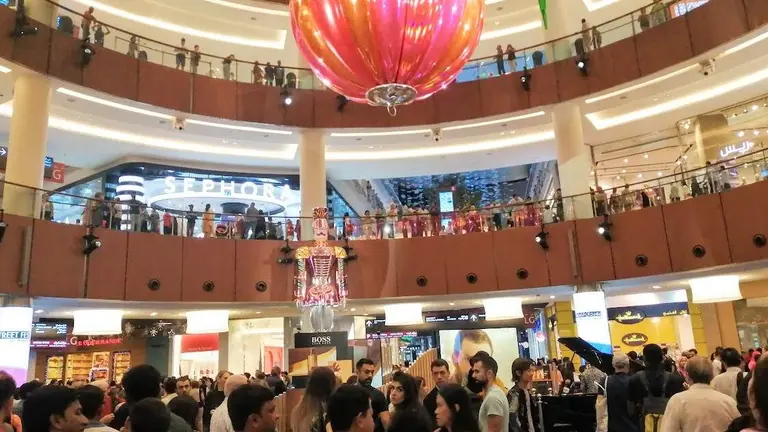 Centro comercial en Dub&aacute;i. (EL CORREO)