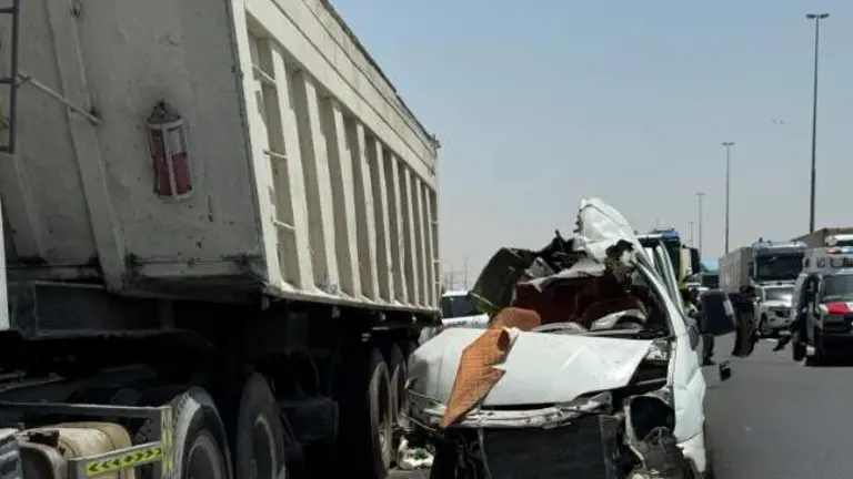La Polic&iacute;a de Dub&aacute;i difundi&oacute; esta imagen del siniestro en la Emirates Road.