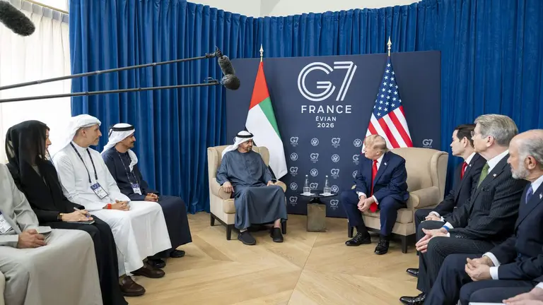 El presidente de EAU junto a Trump durante la cumbre del G7 en Francias. (WAM)