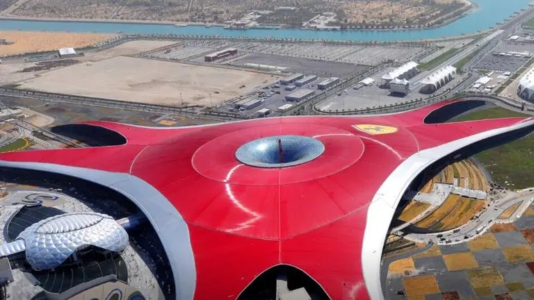 Cubierta de Ferrari World Abu Dhabi. (Fuente externa)