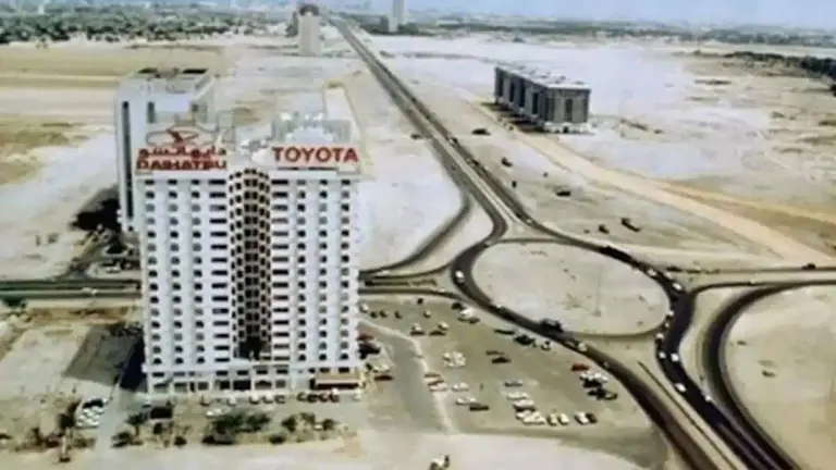 Edificio Toyota en Sheikh Zayed Road de Dub&aacute;i. (X)