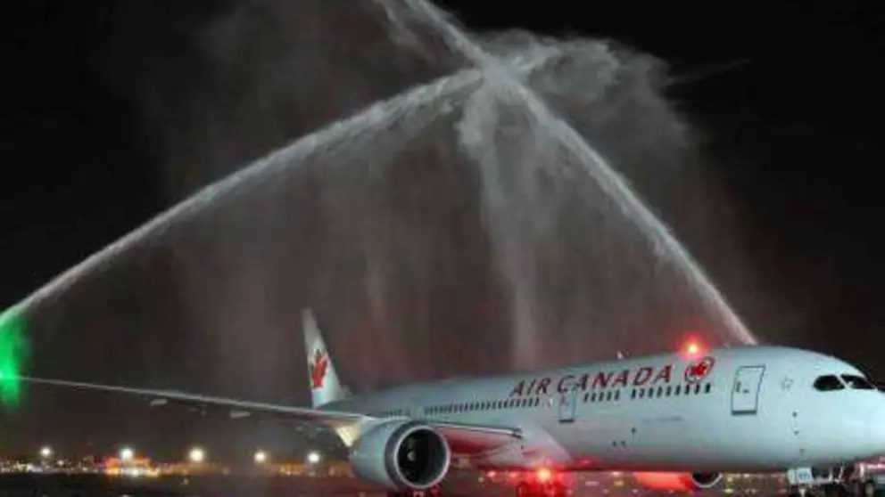 Avi&oacute;n de Air Canada aterriza en 2015 en Dubai por primera vez en la historia. (Fuente externa)