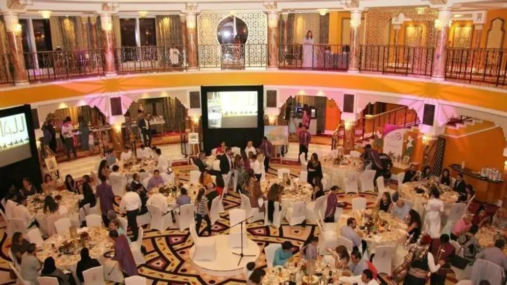 Vista panor&aacute;mica de un sal&oacute;n durante un iftar. (EL CORREO)