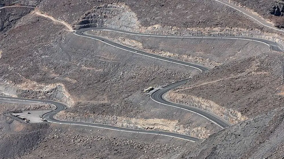Impresionante ascensi&oacute;n de la carretera de Jebel Jais. (R. P&eacute;rez / EL CORREO)