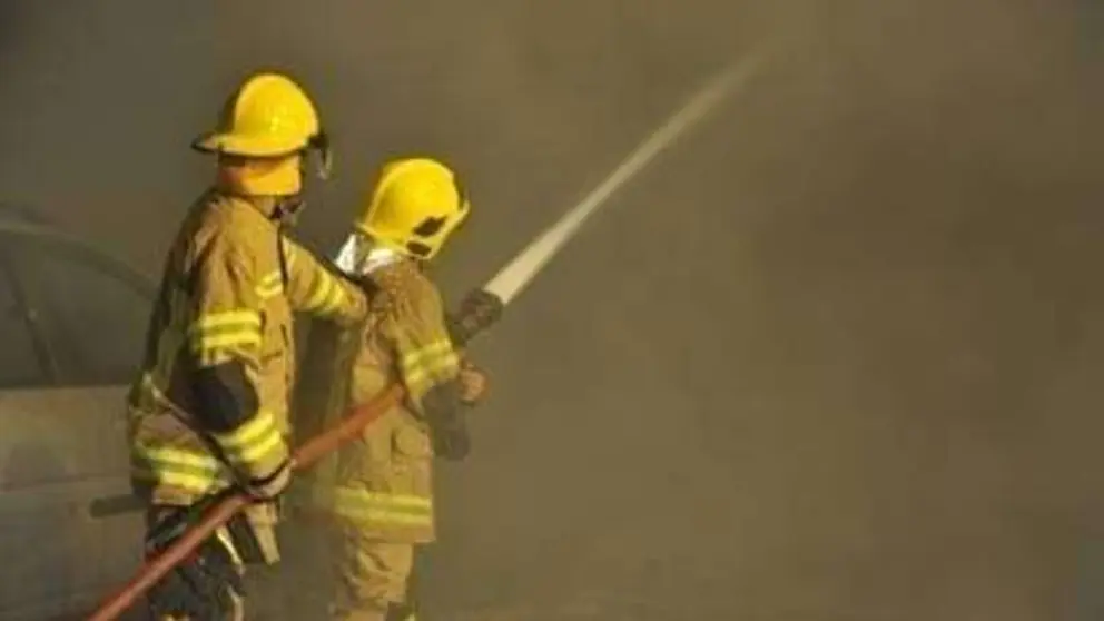 Bomberos de Emiratos &Aacute;rabes intervienen en un siniestro. (Fuente externa)