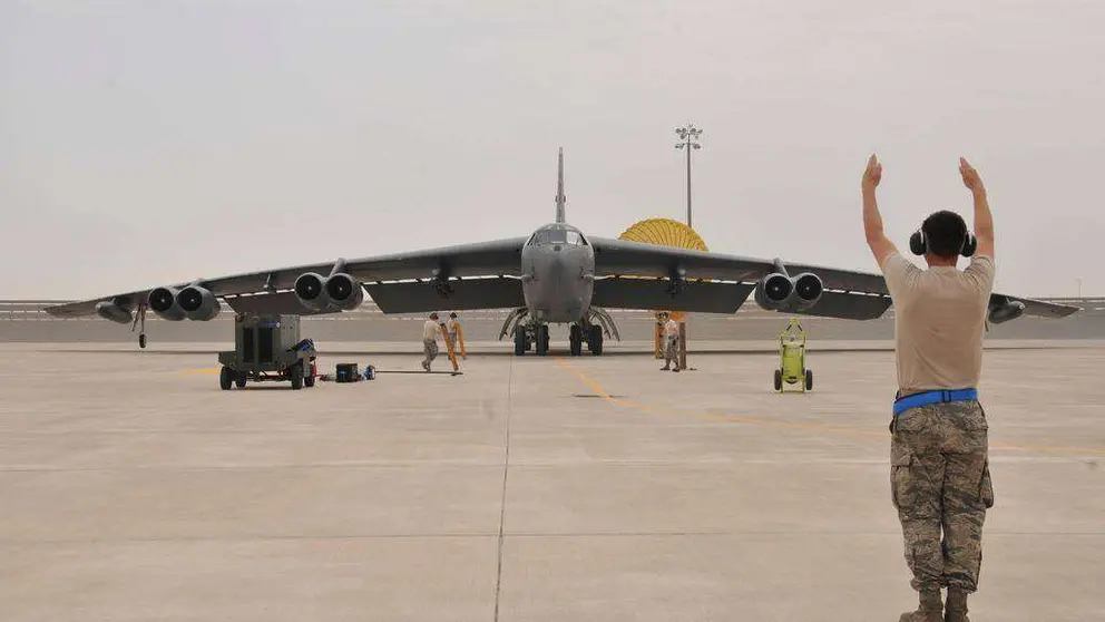 Un bombardero B-52 de la Fuerza A&eacute;rea de Estados Unidos llega a la Base A&eacute;rea Al Udeid en Qatar. (Fuente externa)