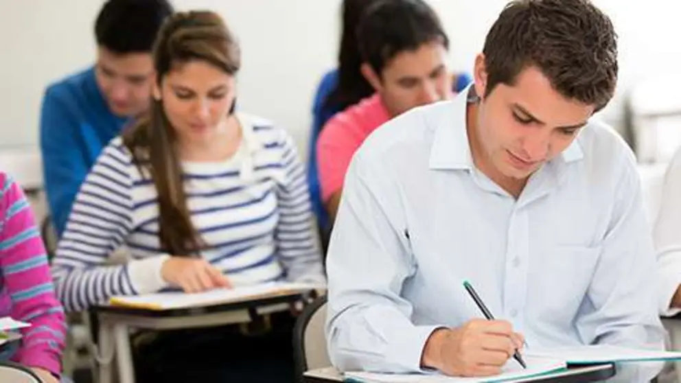 J&oacute;venes espa&ntilde;oles. (Fuente externa)