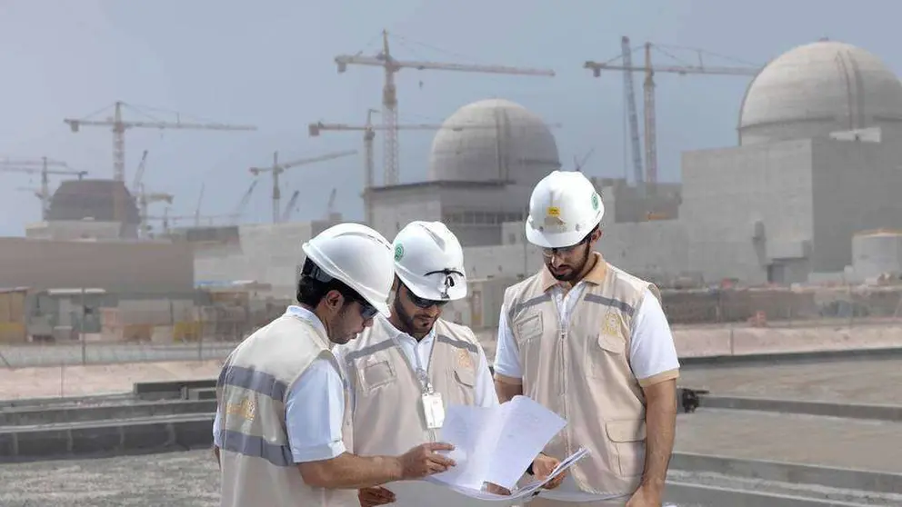 A modo ilustrativo, trabajadores en la central nuclear de EAU. (WAM)