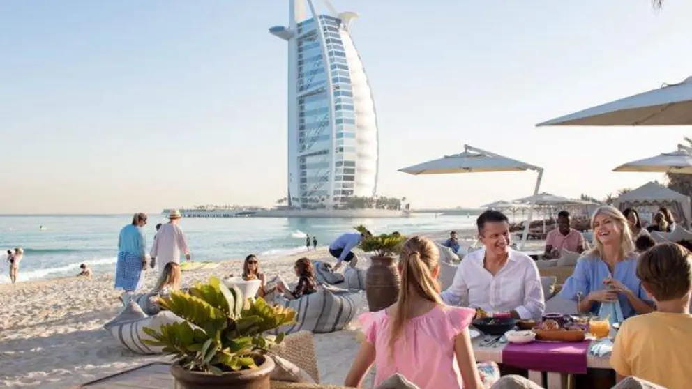 Turistas en Dubai. (Burj Al Arab)