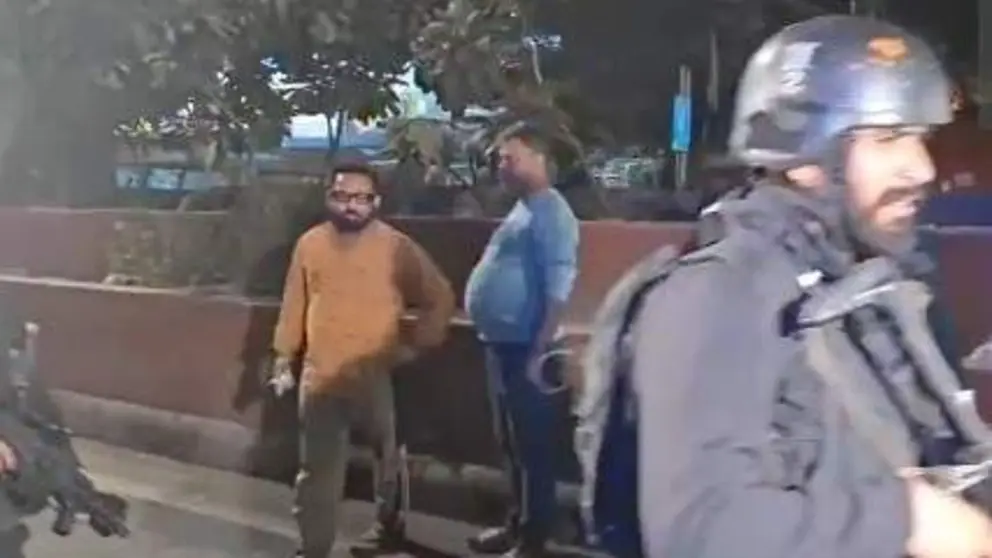 Personal de seguridad en el lugar del incidente. (X)