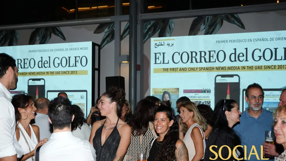 Asistentes disfrutando del buen ambiente del evento. (EL CORREO)