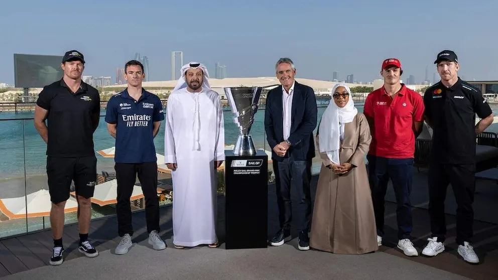 Representantes de la regata durante la rueda prensa. (WAM)