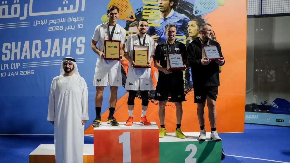 Los campeones en el podio. (WAM)