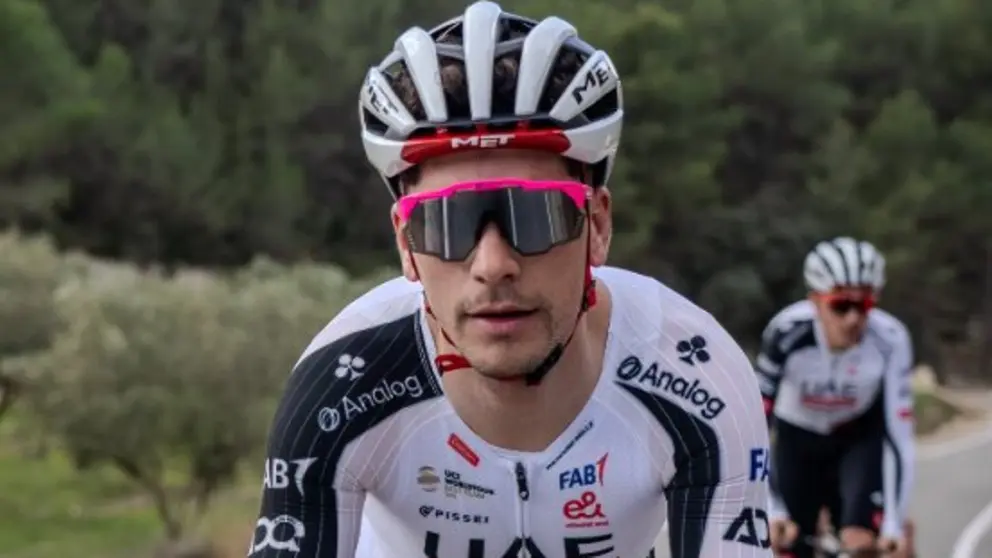 Ciclistas del UAE Team Emirates. (X)