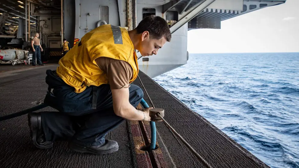 El portaviones USS Abraham Lincoln surca las aguas del Oce&aacute;no &Iacute;ndico. (Centcom)