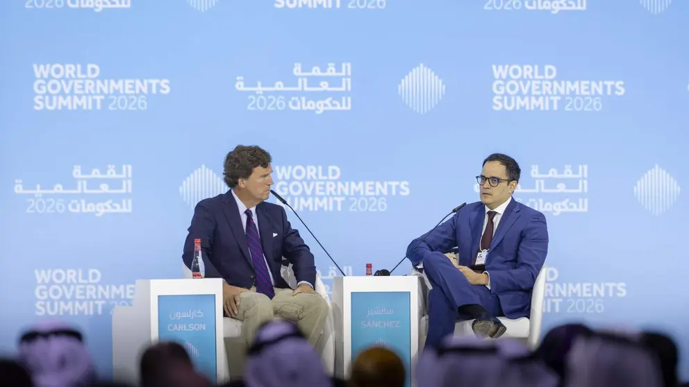 Calixto Ortega S&aacute;nchez (derecha) durante su participaci&oacute;n en la Cumbre Mundial de Gobiernos en Dubai. (WAM)