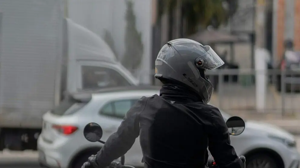 Una iran&iacute; en moto. (X)