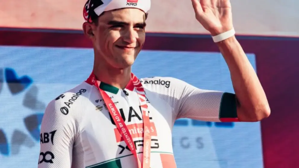 Isaac Del Toro tras ganar el UAE Tour. (X)