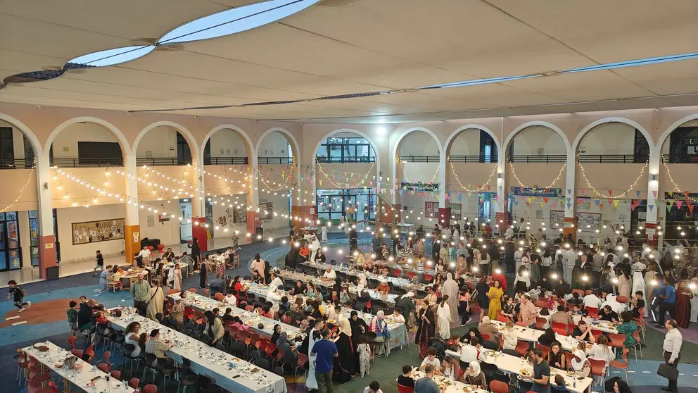 Perspectiva general de la celebraci&oacute;n del iftar en The Spanish School of Abu Dhabi, (Cedida)