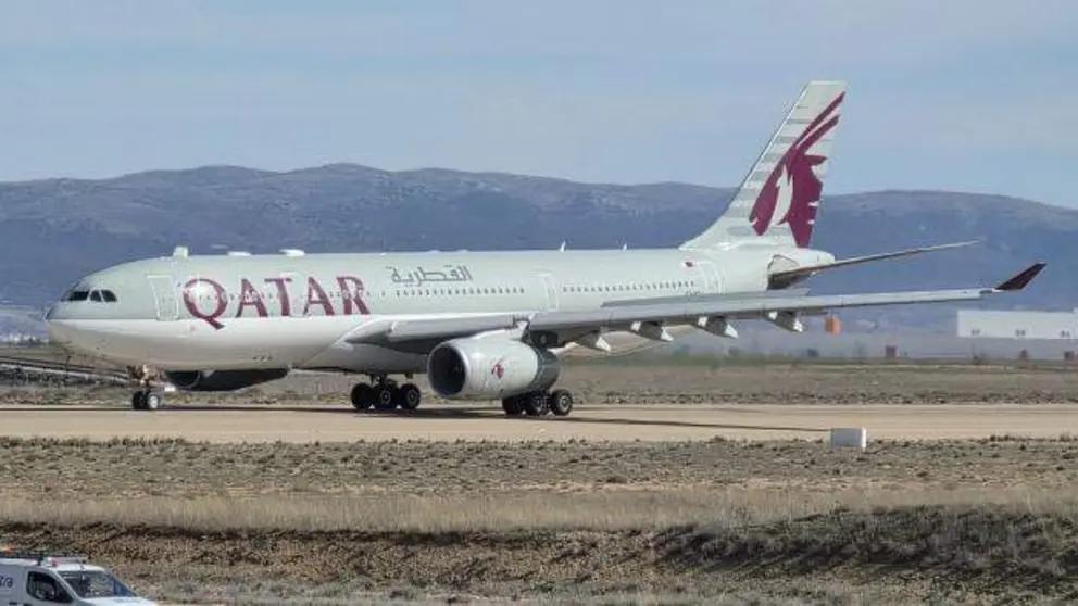 Un avi&oacute;n de Qatar en el aeropuerto de Teruel. (X)