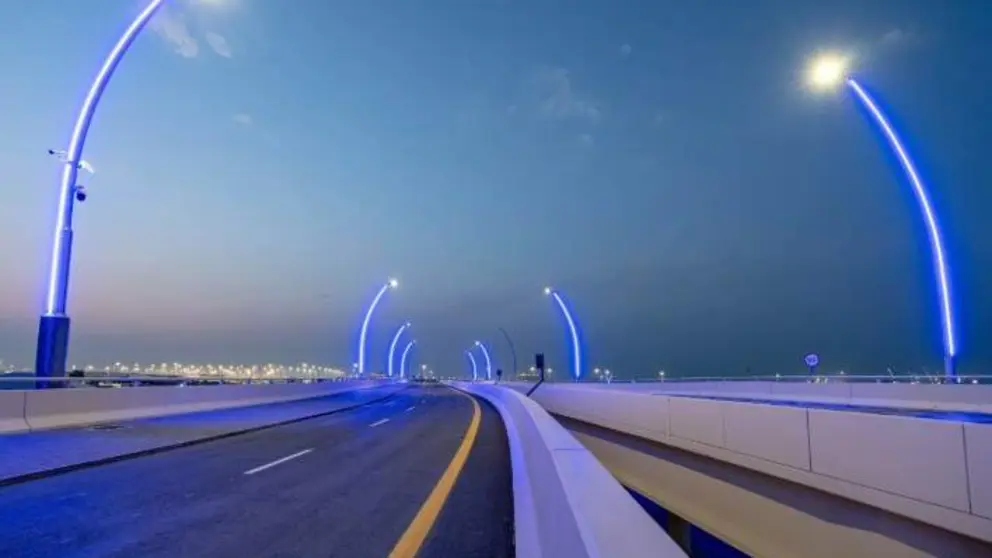 Uno de los puentes en Abu Dhabi. (DMT)