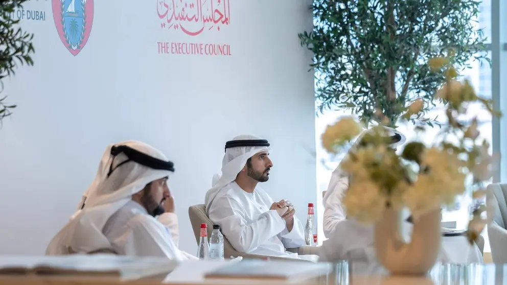 El pr&iacute;ncipe heredero de Dubai junto a uno de sus hermanos. (X)