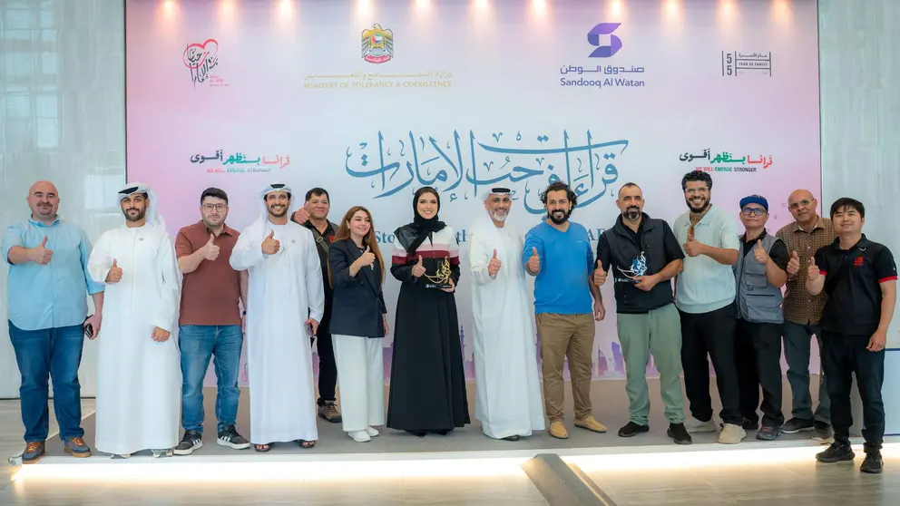 Imagen de familia de los creadores de contenido de EAU participantes en el foro. (WAM)