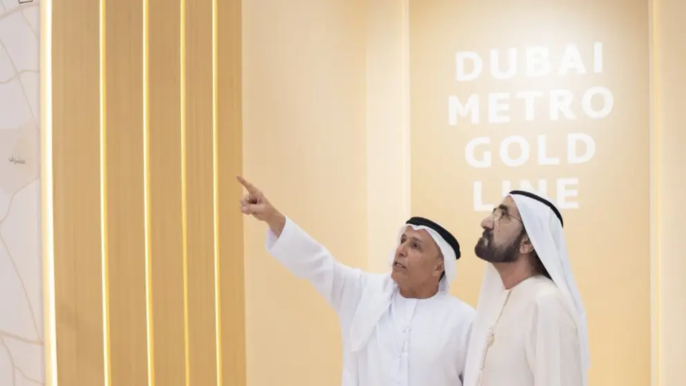 El gobernante de Dubai durante la presentaci&oacute;n de la nueva L&iacute;nea de Metro. (X)