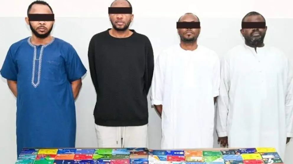 La Polic&iacute;a de Sharjah difundi&oacute; esta imagen de la banda detenida.