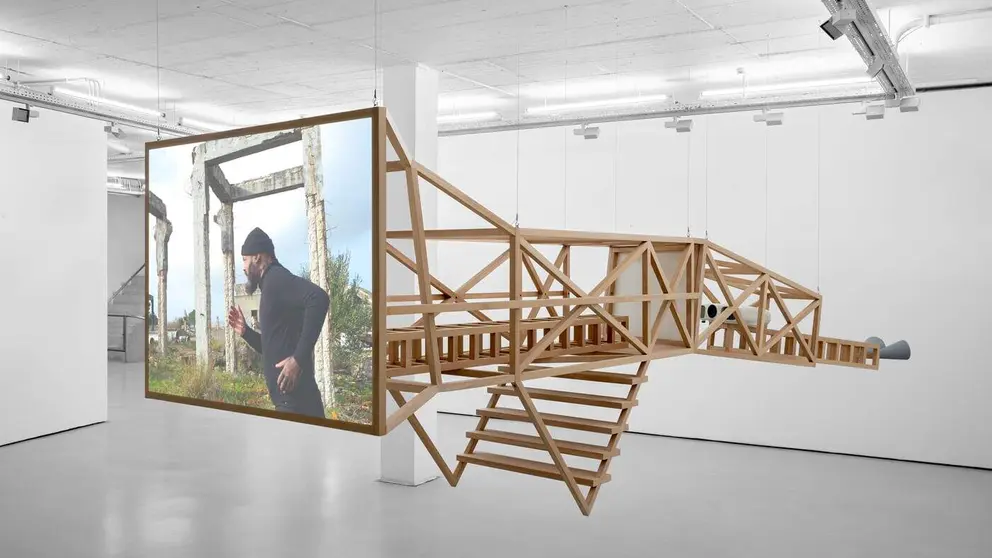 Obra en la Bienal de Sharjah. (WAM)