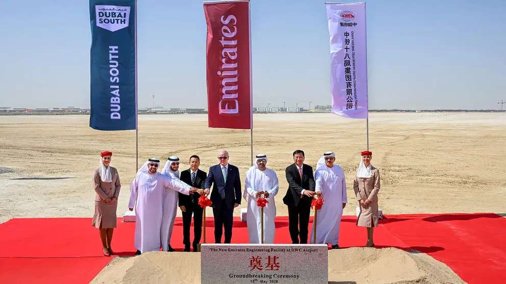 Ceremonia del inicio de las obras del centro Emirates. (X)