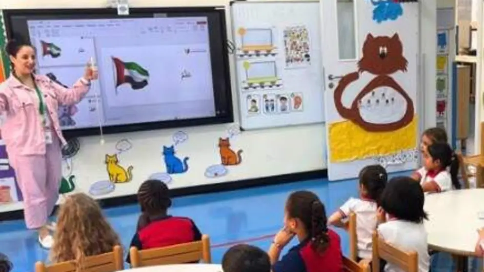 Alumons del colegio espa&ntilde;ol de Abu Dhabi durante una clase. (Instagram)
