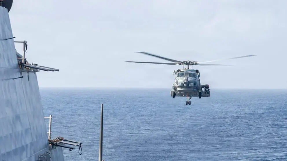 Un helic&oacute;ptero MH-60R Sea Hawk de EEUU en el Mar Ar&aacute;bigo. (Centcom)